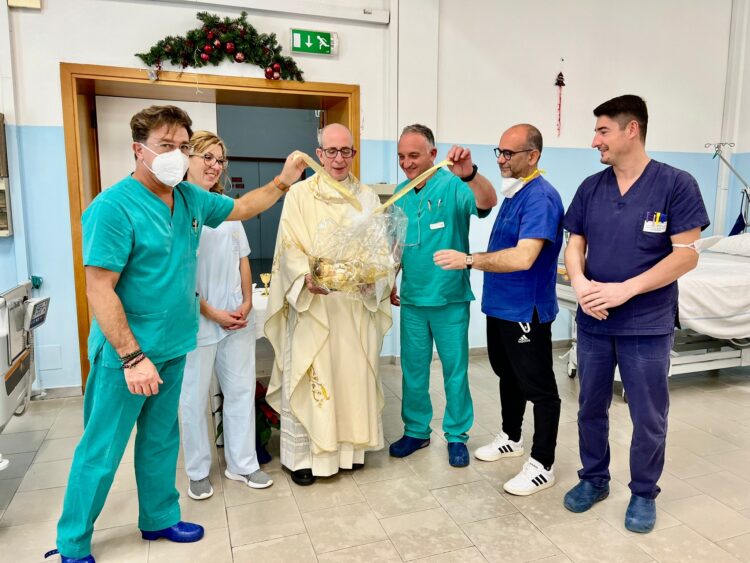 Le commoventi celebrazioni natalizie negli ospedali della provincia