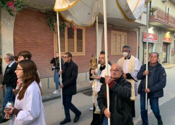 Il reliquiario della Madonna delle Lacrime di Siracusa accolto a Giarratana