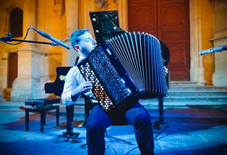Natale in scena: a Ragusa Ibla si inizia domenica 18 dicembre con il concerto “Makros Kosmos e Pitagora”. Poi arrivano Montandon e Savatteri