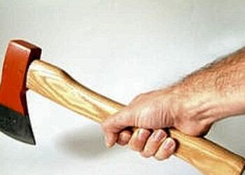 Vittoria: la Polizia di Stato trae in arresto il soggetto che aveva aggredito a colpi di ascia un uomo nei pressi di un tabacchi