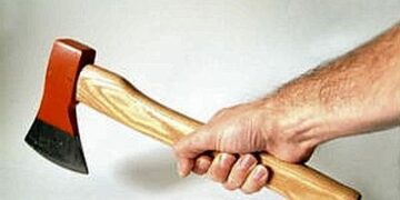 Vittoria: la Polizia di Stato trae in arresto il soggetto che aveva aggredito a colpi di ascia un uomo nei pressi di un tabacchi