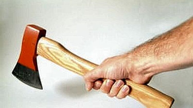 Vittoria: la Polizia di Stato trae in arresto il soggetto che aveva aggredito a colpi di ascia un uomo nei pressi di un tabacchi