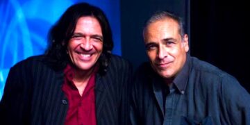 Tributo a Pino Daniele tra note e parole con Enzo Decaro e Antonio Onorato al Teatro Donnafugata