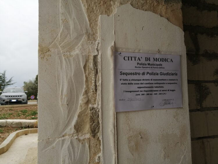 Modica: lavori abusivi in fabbricati rurali. Sequestro e due denunce