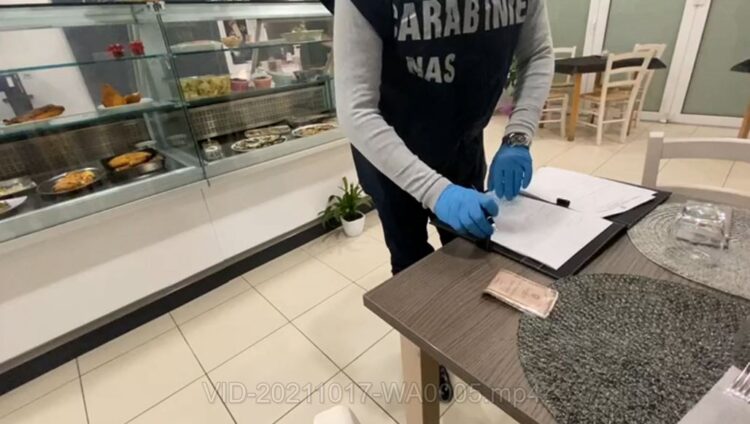 Scarsa igiene in un ristorante di Ragusa: sequestrati 100 kg di alimenti