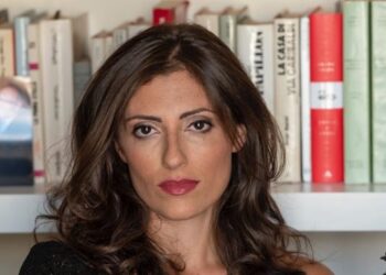 Doppio appuntamento al Teatro Donnafugata di Ragusa Ibla mercoledì 12 aprile. Alle 18.00 la presentazione del nuovo libro di Costanza DiQuattro e alle 21.00 concerto di Simone Cristicchi