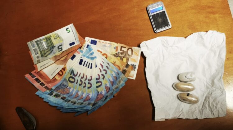 Vittoria: la Polizia di Stato arresta un corriere della droga. Sequestrata eroina e denaro