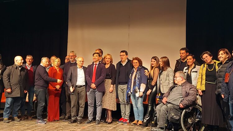 Ragusa prossima presenta la lista dei candidati insieme a Cassì. Il teatro dei Salesiani stracolmo