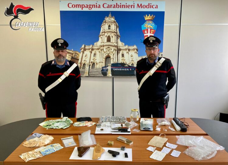 Modica: i Carabinieri arrestano tre persone per spaccio in lavanderia
