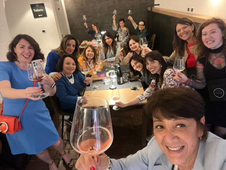 Calici di Vita fa tappa a Noto. Wine lunch solidale de “Le Donne del Vino Sicilia” in favore delle donne vittime di violenza