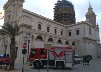 Maltempo a Comiso: i vigili del fuoco mettono in sicurezza la cupola dell’Annunziata
