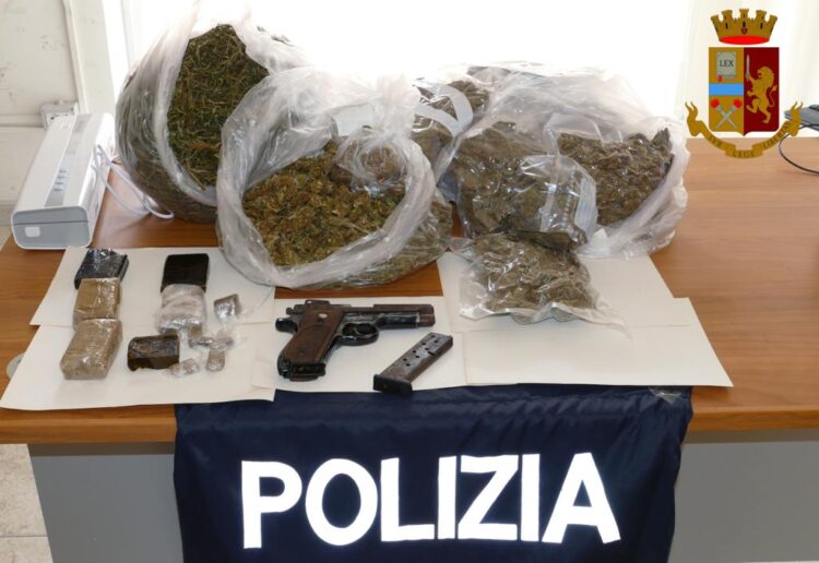 Vittoria: Lotta allo spaccio. la Polizia di Stato arresta un uomo e sequestra oltre 3 chili di droga