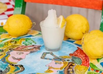 Messina. Arte siciliana e pasticceria. L’artista Nunzio Scimone firma il restyling della gelateria Giuseppe Arena