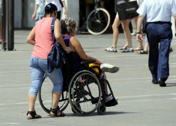 Badante vittoriese denunciata: ha continuato a ritirare la pensione di una donna morta nel 2012