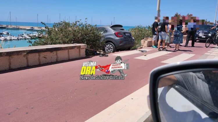 Auto finisce sulla pista ciclabile di Marina e sfonda muro: nessun ferito