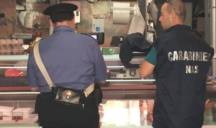 I Nas di Ragusa chiudono negozio etnico di gastronomia e carni fresche