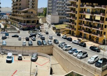 Creare delimitazioni chiare per i parcheggi in via Generale La Rosa: la richiesta del consigliere Zagami