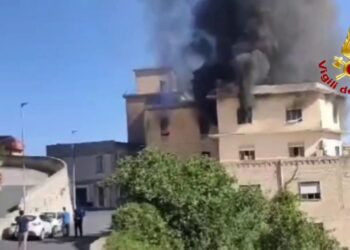 Incendio all’ex mulino di Monterosso Almo