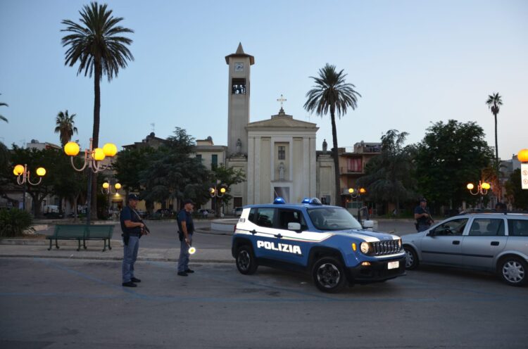 Rissa in piazza Manin a Vittoria. Un arresto