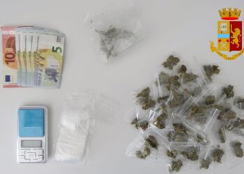 Vittoria: spacciava droga nei pressi di un Istituto Scolastico. La Polizia di Stato arresta un pusher e sequestra marijuana