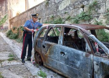 Incendio di autovettura a Ibla: Carabinieri arrestano i responsabili