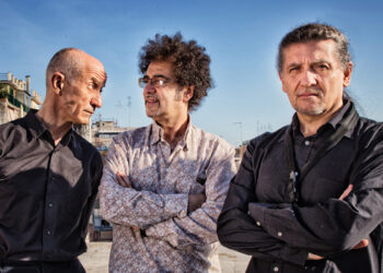 Peppe Servillo, Javier Girotto e Natalio Mangalavite interpreteranno le canzoni di Lucio Dalla e aprono la nuova stagione del Teatro Donnafugata