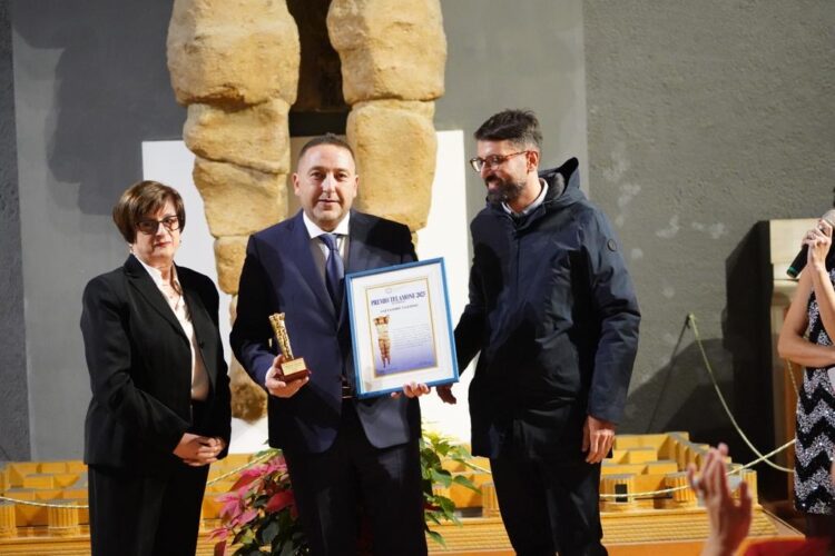 Salvatore Fazzino, papà della penna SYGLA, al Telamone 2023