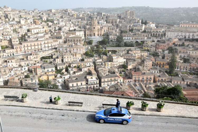 Controlli straordinari del territorio a Modica disposti dal Questore della provincia di Ragusa. Denunciato uno straniero e sequestrati 200 litri di gasolio