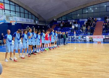 Adesso basta: scarpe rosse sul parquet della Virtus