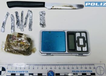 Arrestato spacciatore davanti a una scuola di Vittoria