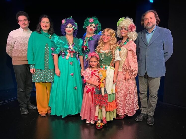 “La vera storia di Cenerentola”, scritta da Federica Bisegna e diretta da Vittorio Bonaccorso, inizierà un tour nelle scuole