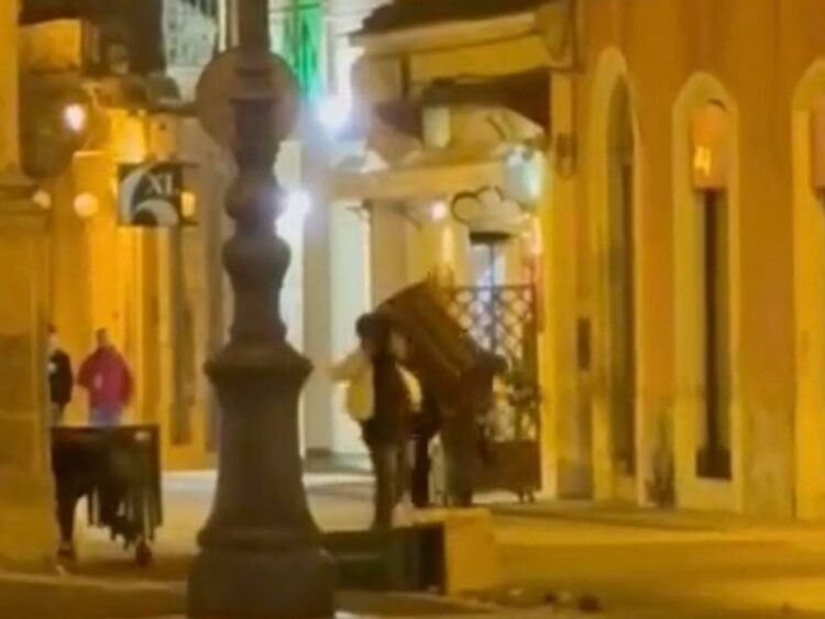 DACUR del Questore per i due stranieri protagonisti degli episodi di vandalismo a Vittoria, nella centralissima via Cavour