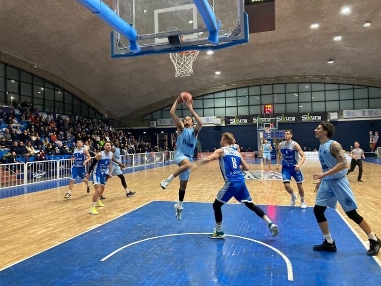 Brown all’ultimo secondo, la Virtus batte Sala Consilina