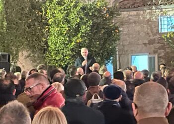 Ignazio Abbate riunisce i quadri per gli auguri