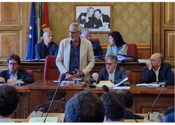 Cassì risponde nei fatti a Iurato (Ragusa prossima): “Nella mia maggioranza ci sono diverse sensibilità politiche, per questo abbiamo scelto un percorso civico”. Molto rumore per nulla.