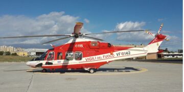 Un elicottero dei Vigili del Fuoco per recuperare il corpo di un suicida sotto il ponte Costanzo di Modica