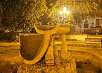 Vittoria, la Polizia di Stato identifica e denuncia due minorenni rei di aver danneggiato una fontana pubblica