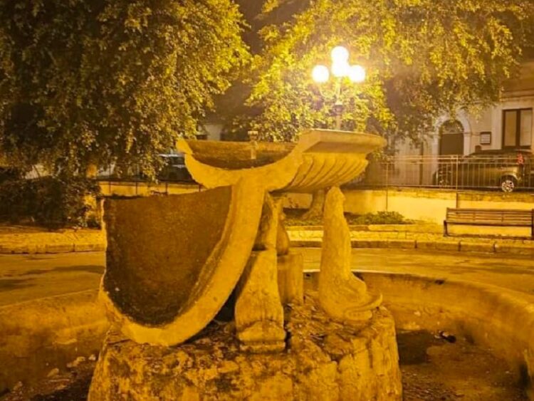 Vittoria, la Polizia di Stato identifica e denuncia due minorenni rei di aver danneggiato una fontana pubblica