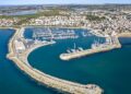 Rotta a SUD, 210 gradi, isola di Malta: il catamarano parte da Marina di Ragusa