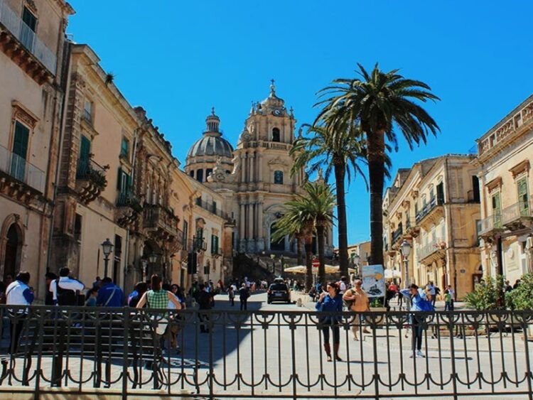 Il sindaco Peppe Cassì stigmatizza sensazioni non supportate da evidenze oggettive per il turismo in città