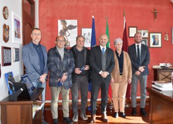 Saluto di commiato del Questore di Ragusa a 4 poliziotti in congedo e consegna della Medaglia d’Argento del Capo della Polizia