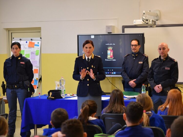 La Polizia di Stato costantemente fra i banchi di scuola per diffondere la cultura della legalità