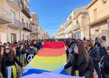 Acate, il Carnevale dell’Istituto “Cap. Puglisi” di Acate è un inno alla Pace e alla Natura