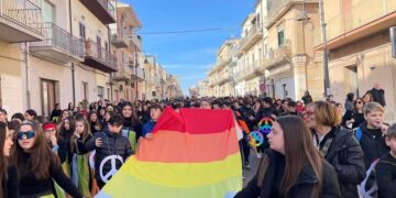 Acate, il Carnevale dell’Istituto “Cap. Puglisi” di Acate è un inno alla Pace e alla Natura