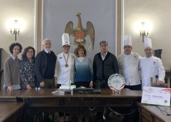 Patrizia Valenti ha  premiato Micaela Aristia, Migliore Professionista Lady Chef Junior al Campionato della cucina italiana 2024