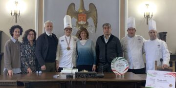 Patrizia Valenti ha  premiato Micaela Aristia, Migliore Professionista Lady Chef Junior al Campionato della cucina italiana 2024