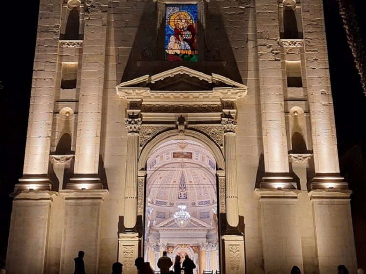 Festeggiamenti in onore di San Biagio, a Comiso, inaugurata la nuova illuminazione artistica della facciata della chiesa