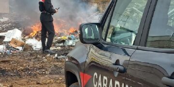 Scoglitti, i Carabinieri denunciano tre agricoltori colti in flagranza, mentre incendiavano rifiuti