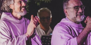 Frati e laici si uniscono per cantare l’Amore e la Pace al Teatro Garibaldi.