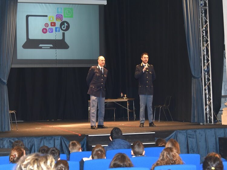 La Polizia di Stato incontra gli studenti per diffondere la cultura della legalità